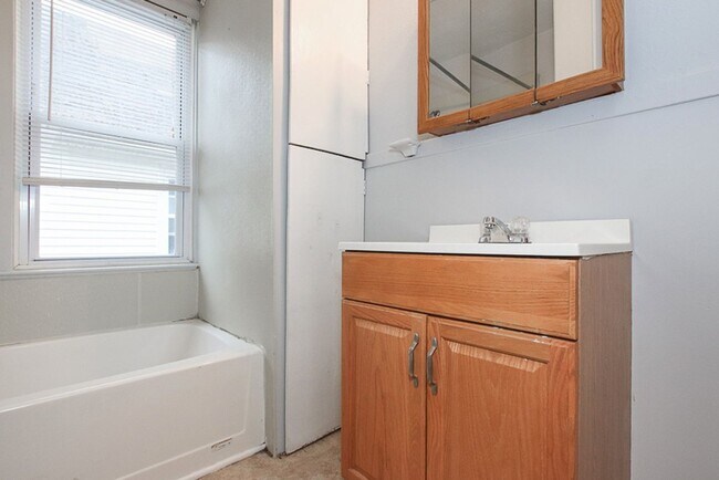 Building Photo - 2811 Henninger Rd