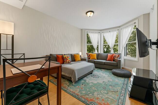 Building Photo - 2703 N Ridgeway Ave