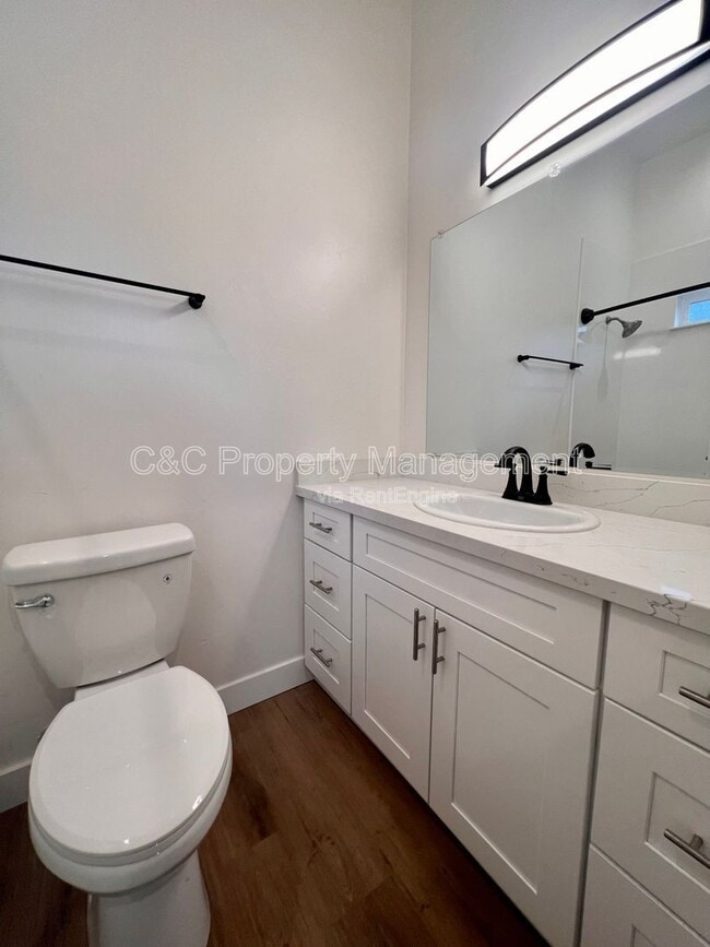 Building Photo - 1381 Circle Ave