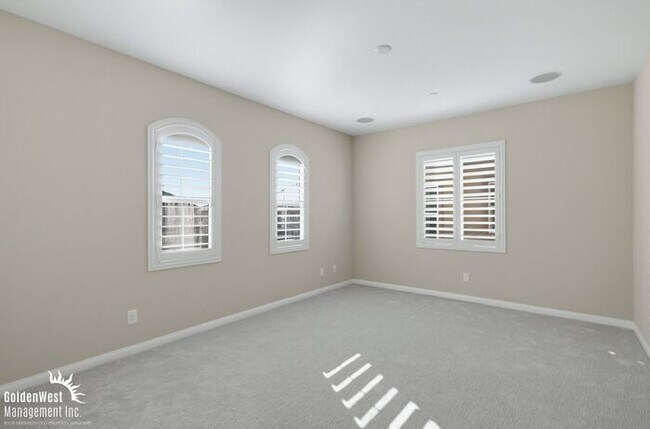 Building Photo - Beautifully Appointed 5Bdm 4Ba Home Located in San Marcos!