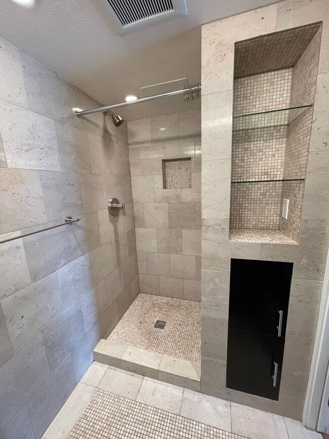 Building Photo - Beautiful Home In Arbor Place Tower