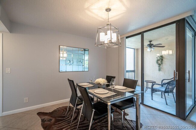Building Photo - 500 Egret Cir