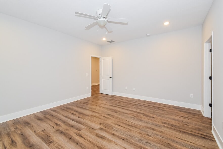 Building Photo - 1005 Autumns Wood Cir E