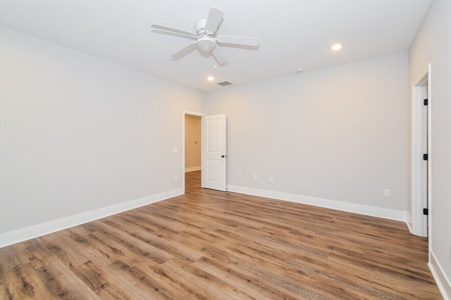 Building Photo - 1008 Autumns Wood Cir E