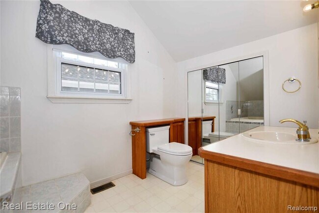Building Photo - 610 Marlin Ave
