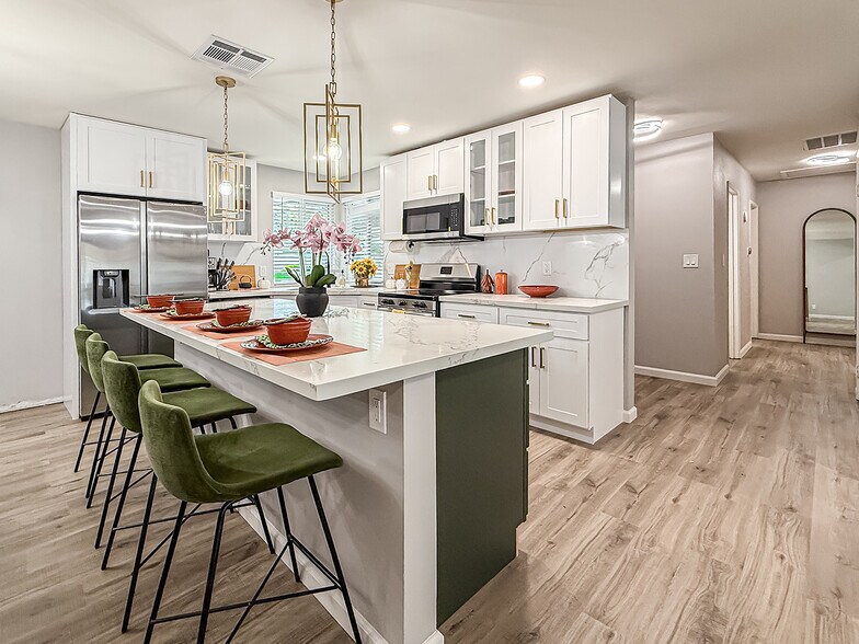 Building Photo - 717 Watson Ave