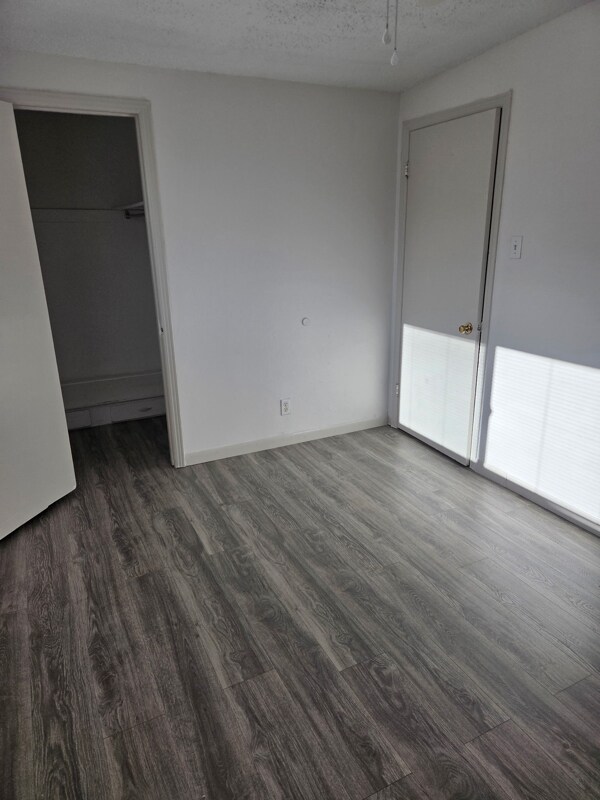 Building Photo - 5620 Salem Dr