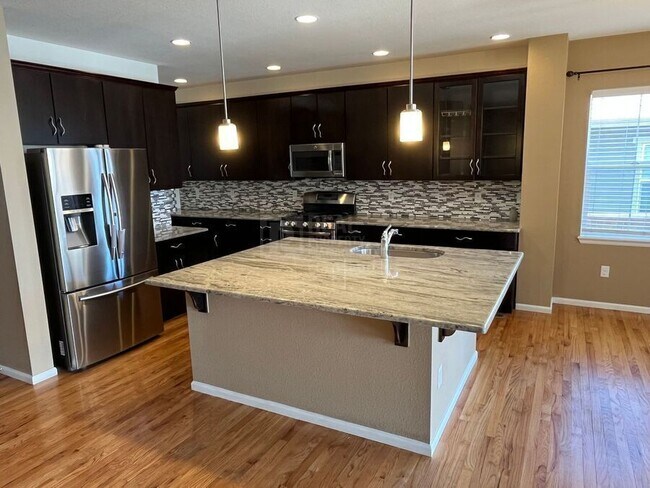 Building Photo - 325 Stone Creek Dr