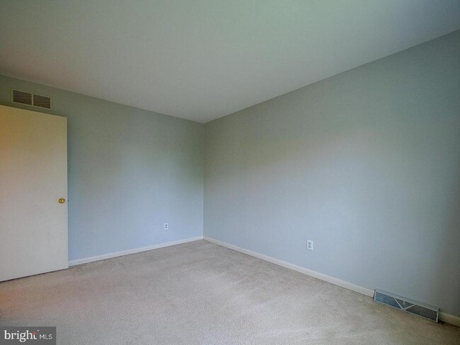 Building Photo - 1001 Winfield Ct