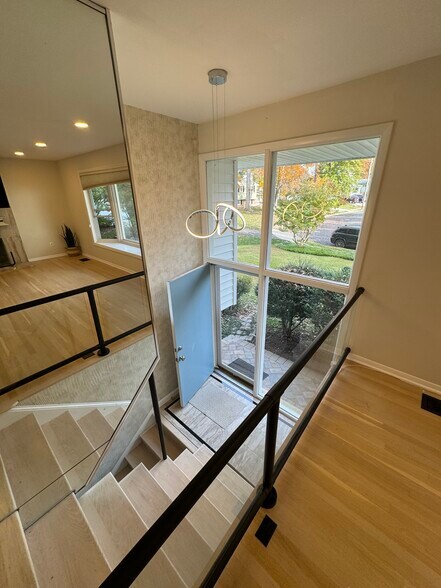 entryway - 1013 Mountfort Ct SW