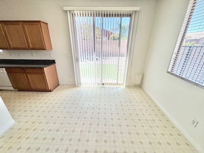Building Photo - BEAUTIFUL 4 BEDROOM HOME IN GUARD GATED CO...