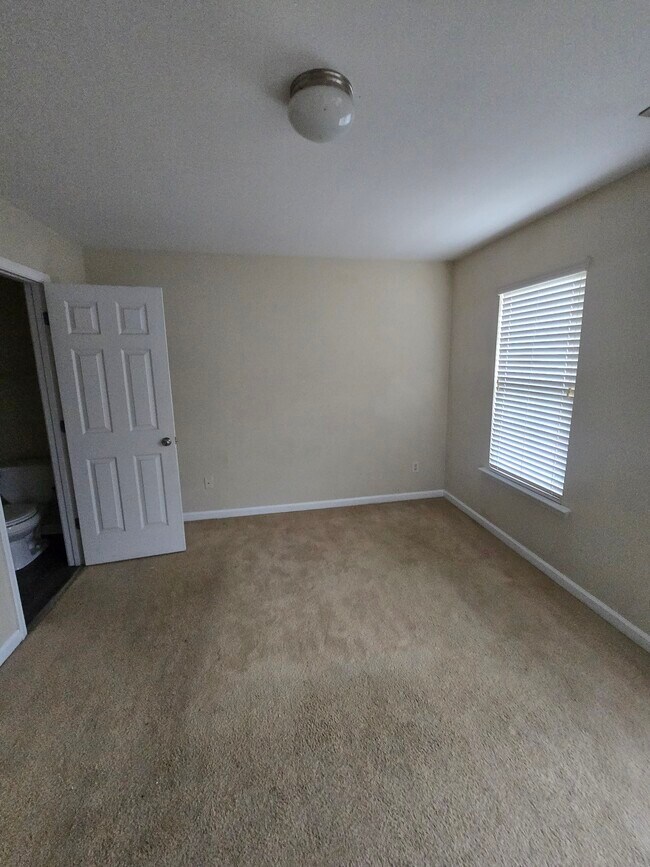 Building Photo - 905 Savin Landing