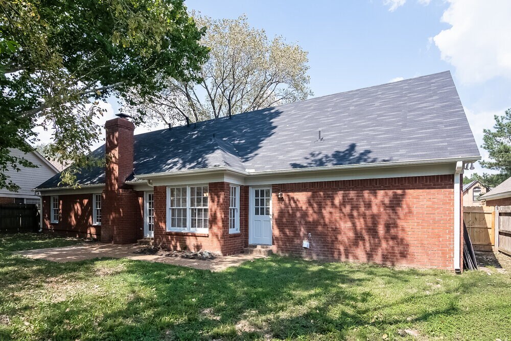 Building Photo - 8159 Creekside Cir N
