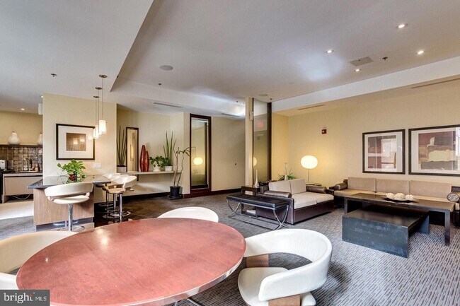 Building Photo - 440 L St NW