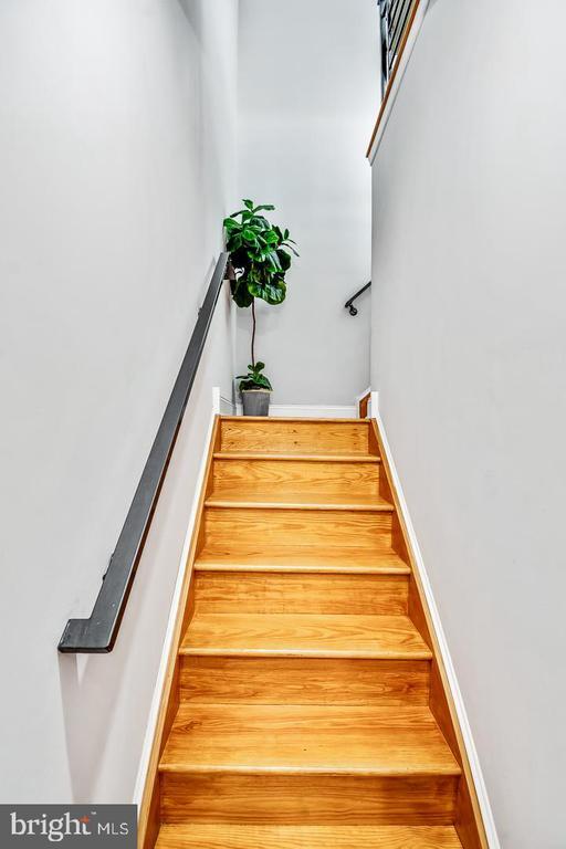 Building Photo - 1945 Watkins St