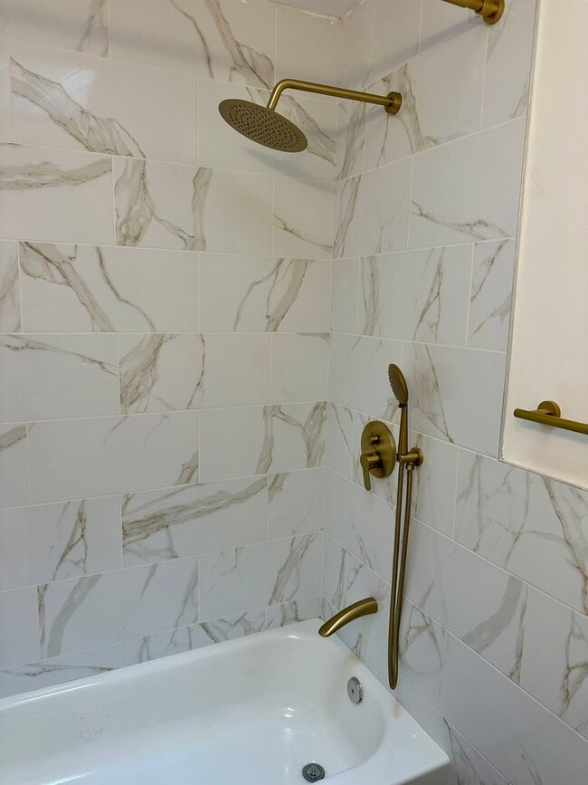 Building Photo - Fully renovated, bright, and spacious 3-bedroom, 1.5-bath home in an amazing location.