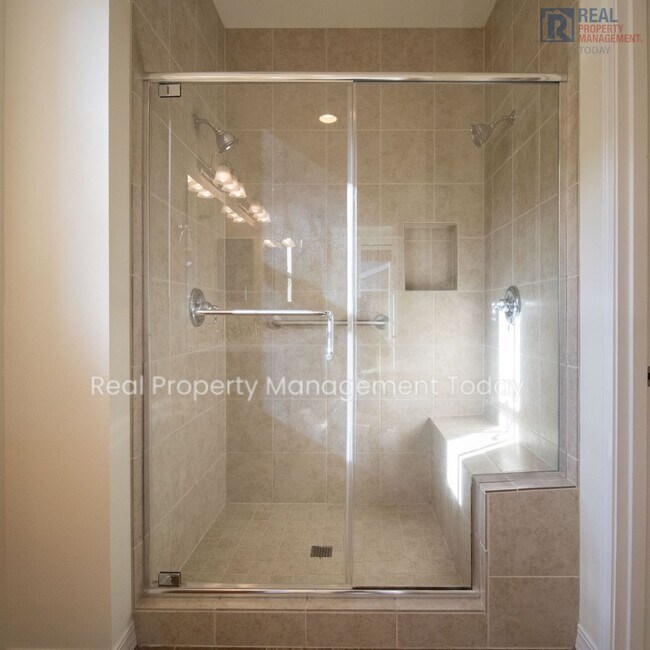 Building Photo - Beautiful 2 Bed Rambler! 55+ Community!