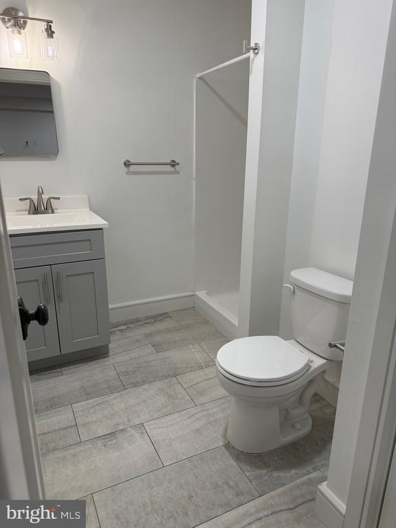 Building Photo - 1087 Mt Tom Rd