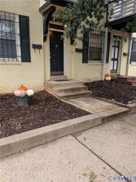 Building Photo - 114 S Addison St