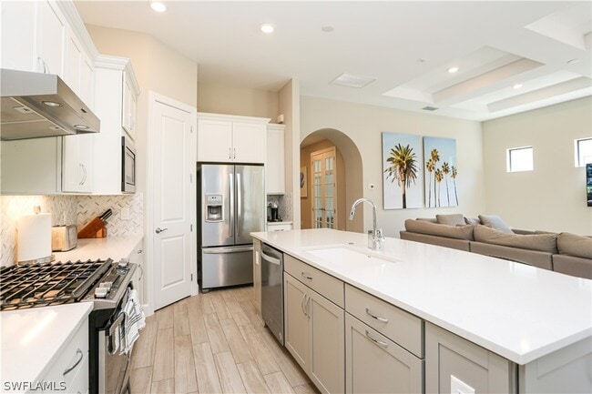 Building Photo - 9716 Everglades Dr