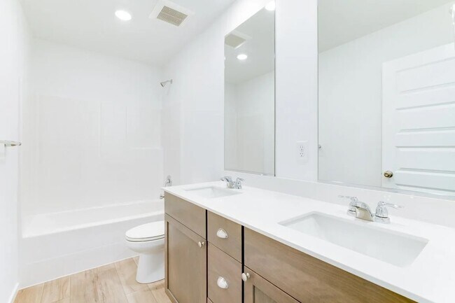 Building Photo - 6130 Crestner Dr SW