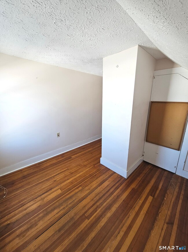 Building Photo - 37 Bloomfield Ave