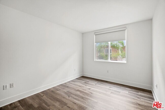 Building Photo - 1234 Armacost Ave