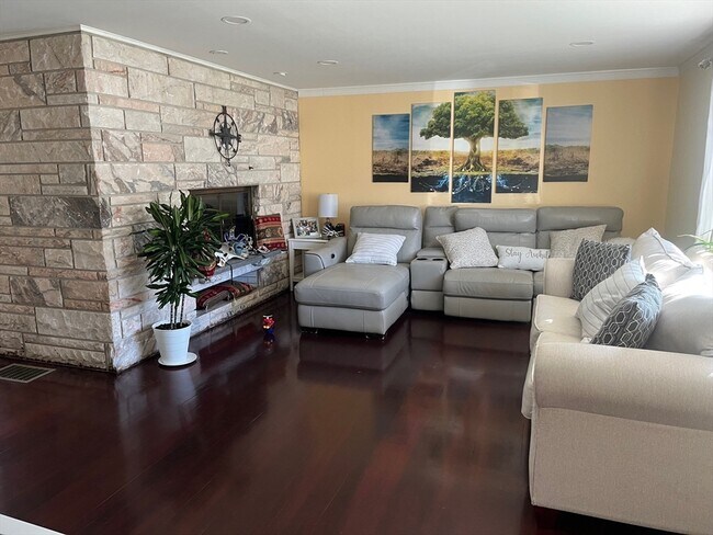 Building Photo - 94 Oakwood Ave