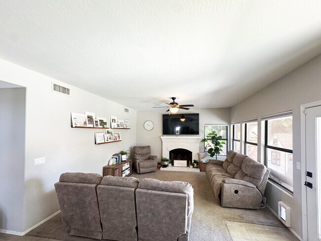 Building Photo - Marshall Ranch Five Bedroom