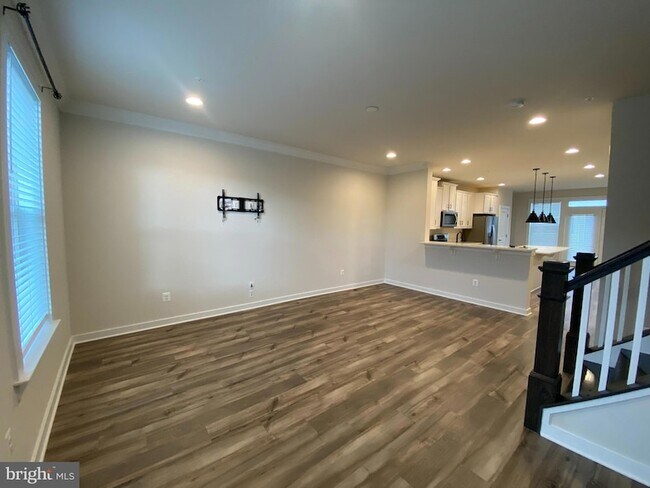 Building Photo - 8612 Shady Pines Dr