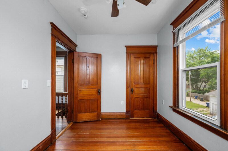 Building Photo - 404 W 16th St
