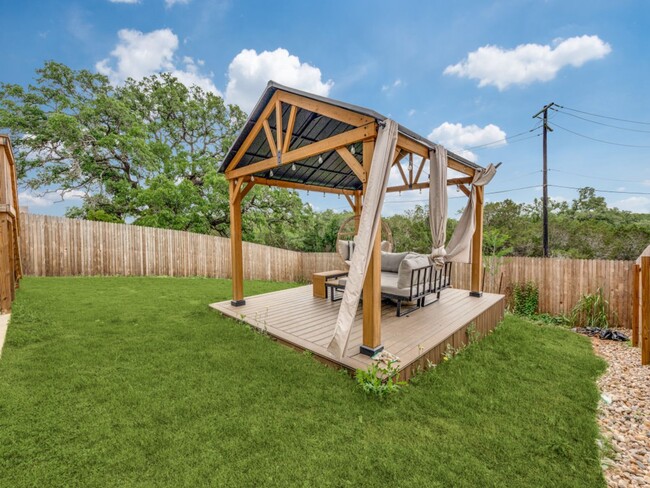 Building Photo - Electric and Gas Included in Rent!!