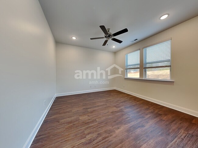 Building Photo - 15732 Thomas Rd
