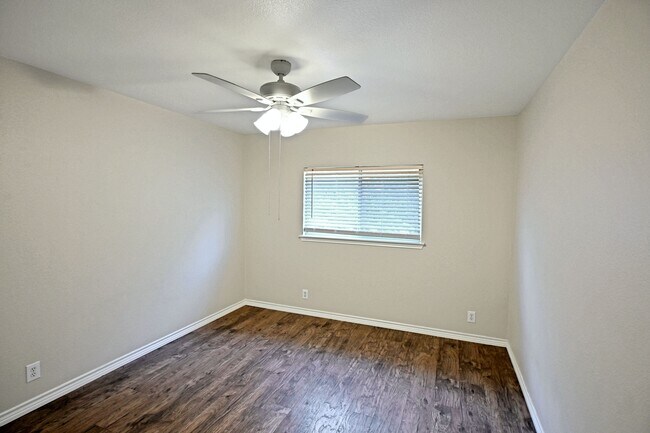 Building Photo - 1610 Elizabeth Ct