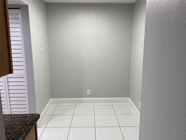 Building Photo - 2700 Coral Springs Dr