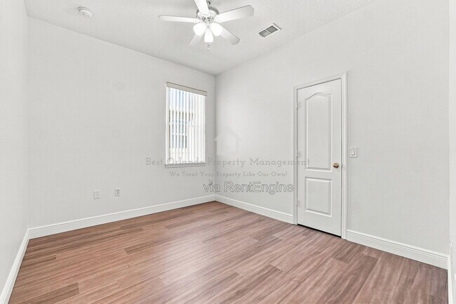 Building Photo - 10402 Eastpark Lake Dr