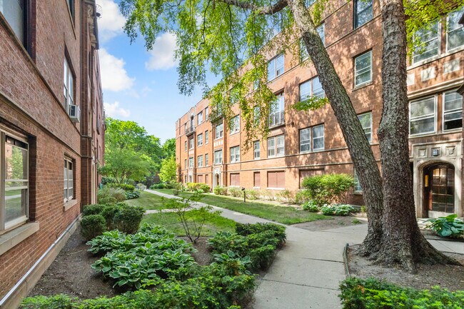 Primary Photo - 1552 1/2 W Juneway Terrace