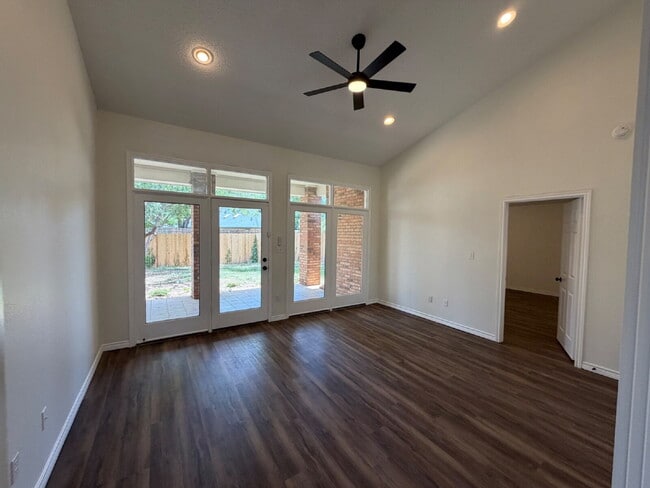 Building Photo - Beautiful Newly Updated Home in Whisperwood!