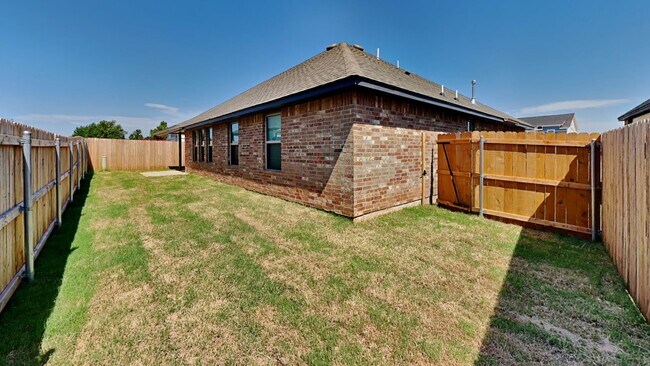 Building Photo - 4 Bedroom 2 Bath in Edmond.