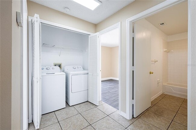 Building Photo - 13237 Greenpointe Dr