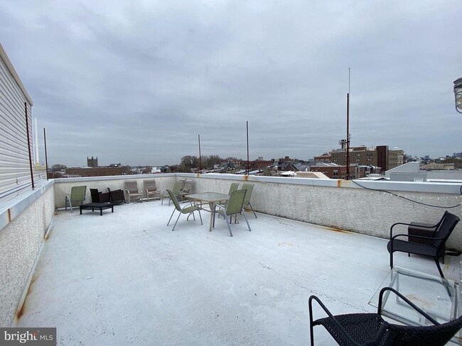 Building Photo - 1824 Frankford Ave