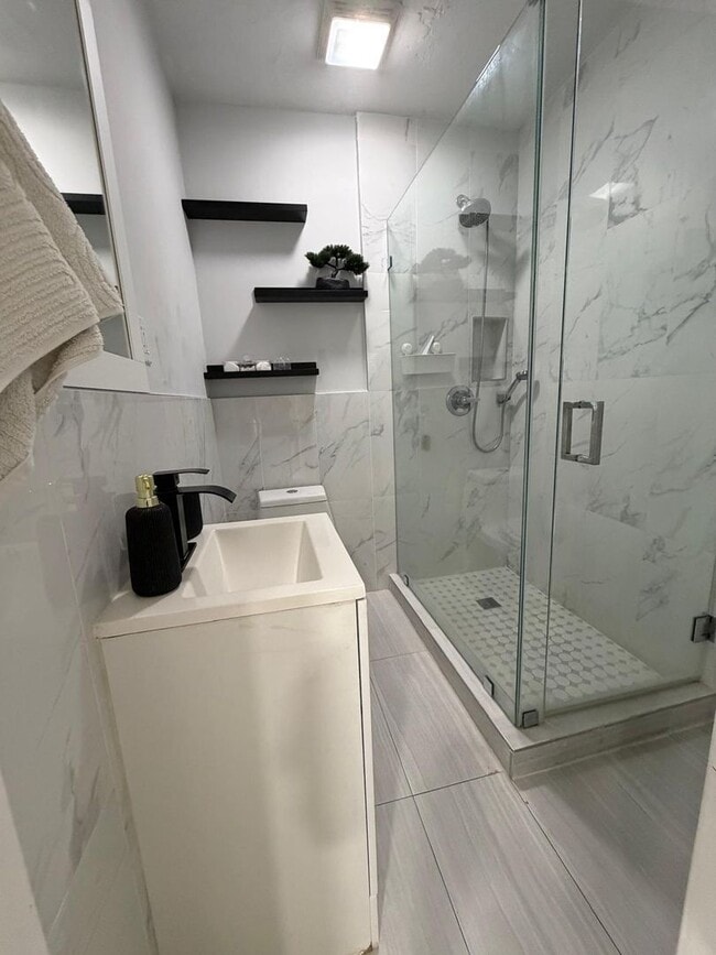 Building Photo - Charming 1 bed, 1 bath suite for rent