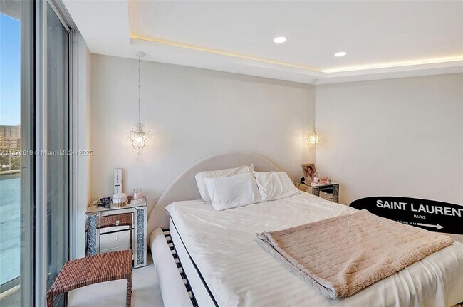 Building Photo - 16485 Collins Ave