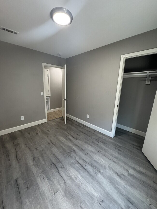 Building Photo - 2729 Lenox Ct