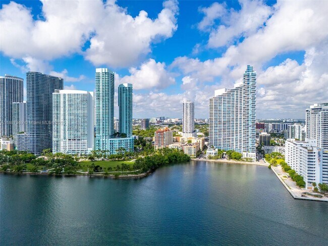 Building Photo - 2020 N Bayshore Dr