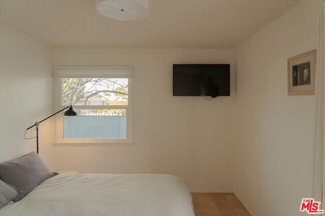 Building Photo - 22736 Cantlay St