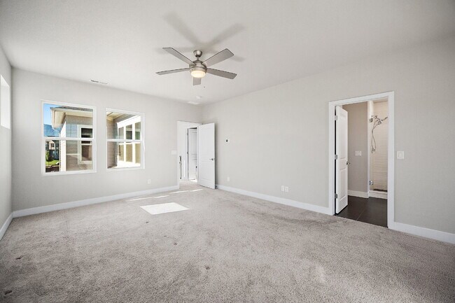 Building Photo - Modern 4 Bedroom, 2 Bathroom Westside Home with Balcony Views of Garden of the Gods!