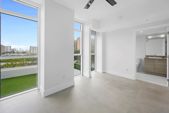 Building Photo - 400 Sunny Isles Blvd