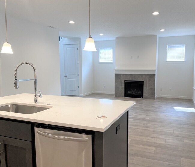 Building Photo - NEWER CONSTRUCTION! Beautiful Brand Home B...