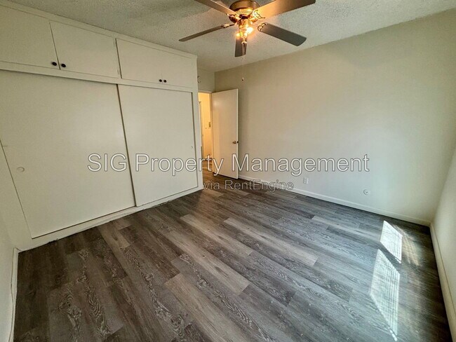 Building Photo - 1126 E Doran St